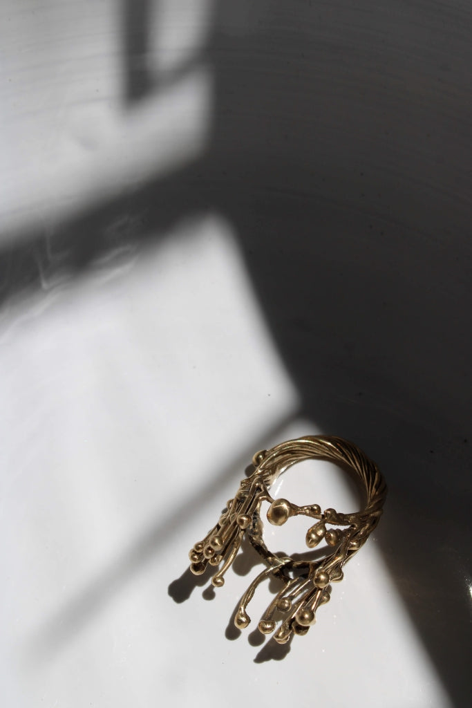 Intueri |ring|