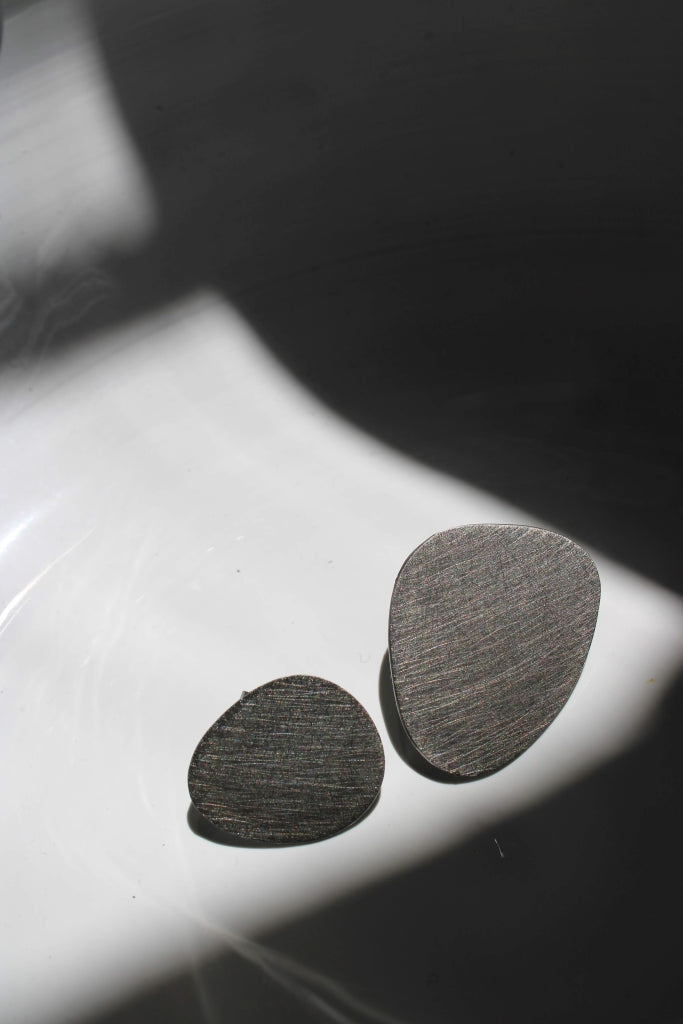 Stone Asymmetrical in Black |Earrings|