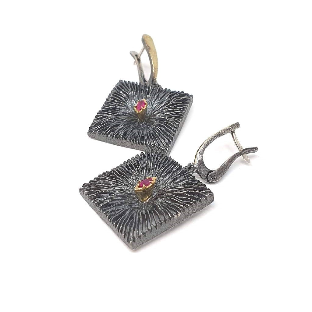 Apotrépein |Earrings|