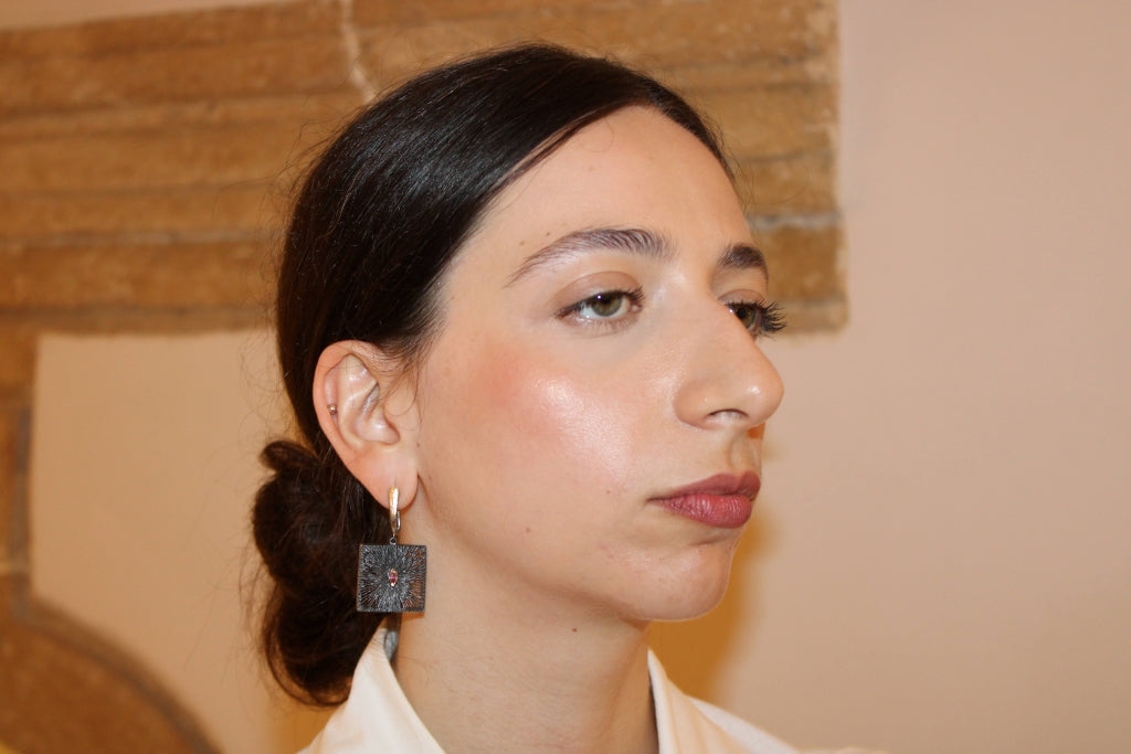 Apotrépein |Earrings|