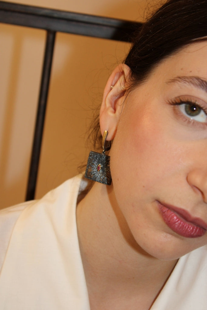 Apotrépein |Earrings|