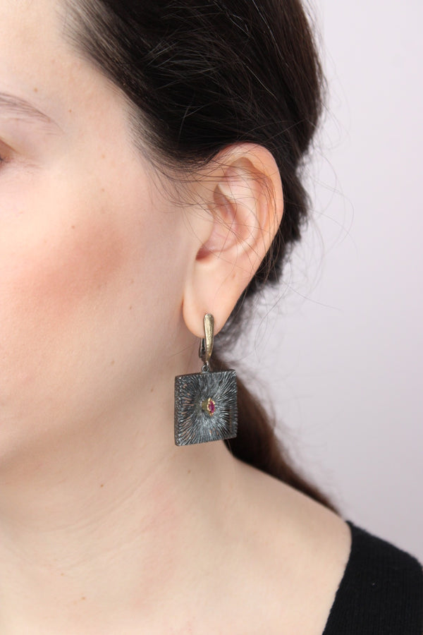 Apotrépein |Earrings|