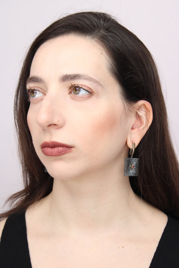 Apotrépein |Earrings|
