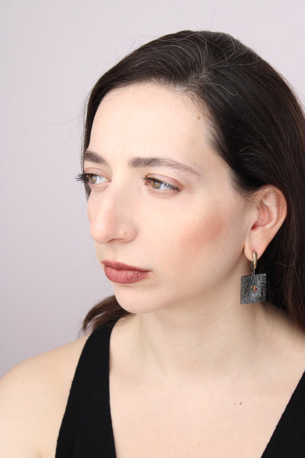 Apotrépein |Earrings|