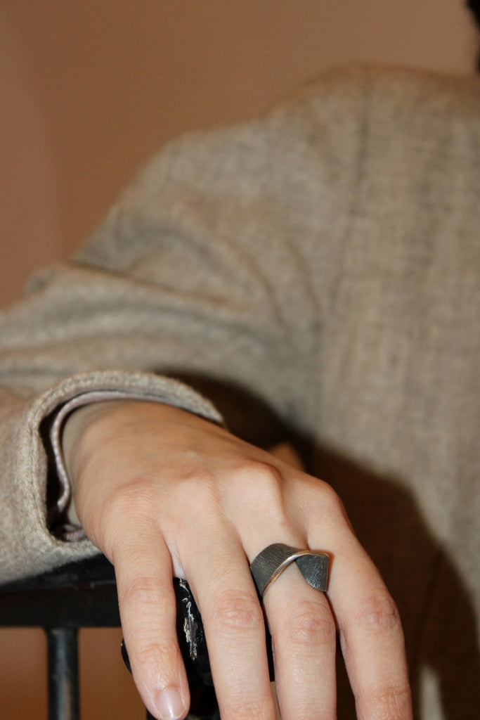 Moebius Ring in Black