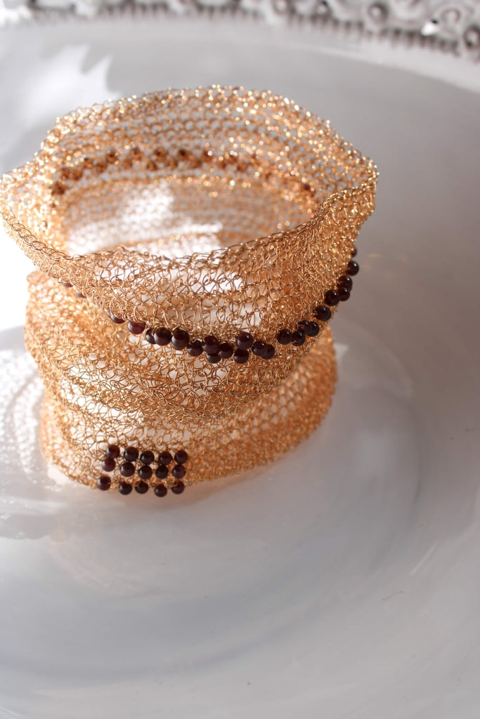 Stropicciale Bracelet in Rosè with Garnets