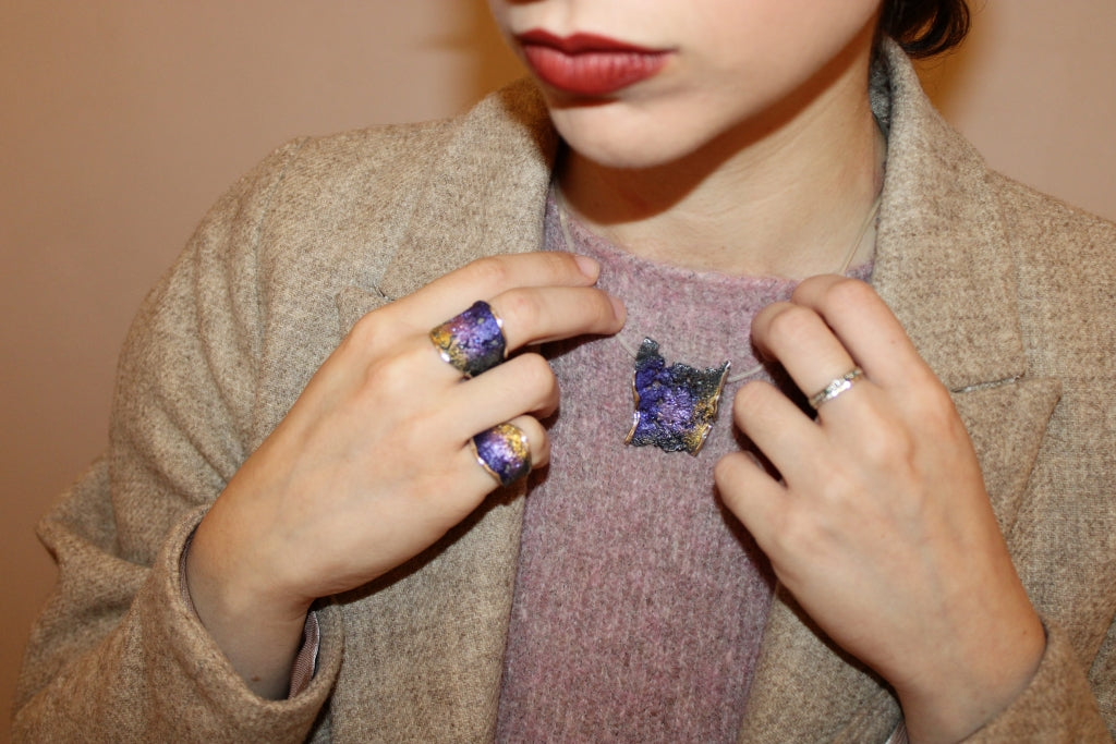 Small Intenzza Ring in Violet and Yellow