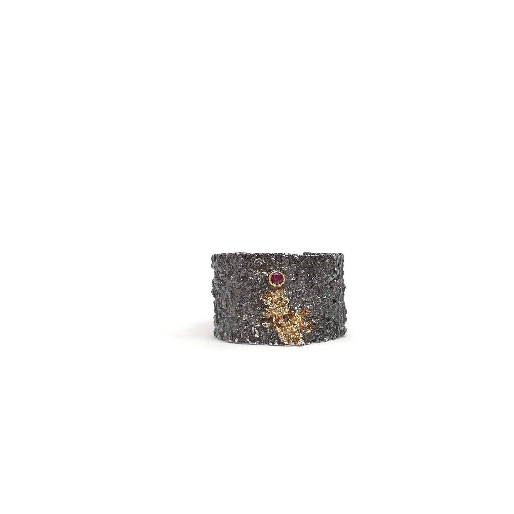 Simple Band with Gold and Ruby