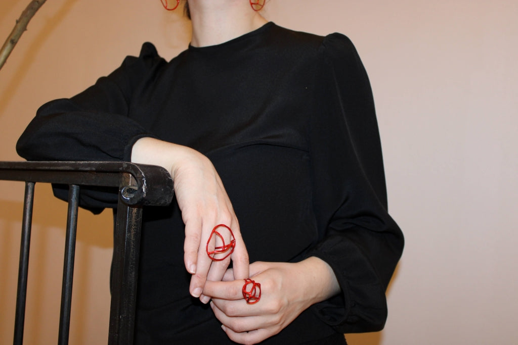 Lineacontinua Medium Ring in Red