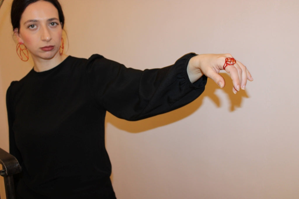 Lineacontinua Medium Ring in Red