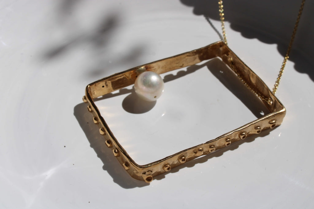 Pearl On Your Side Necklace - Version II